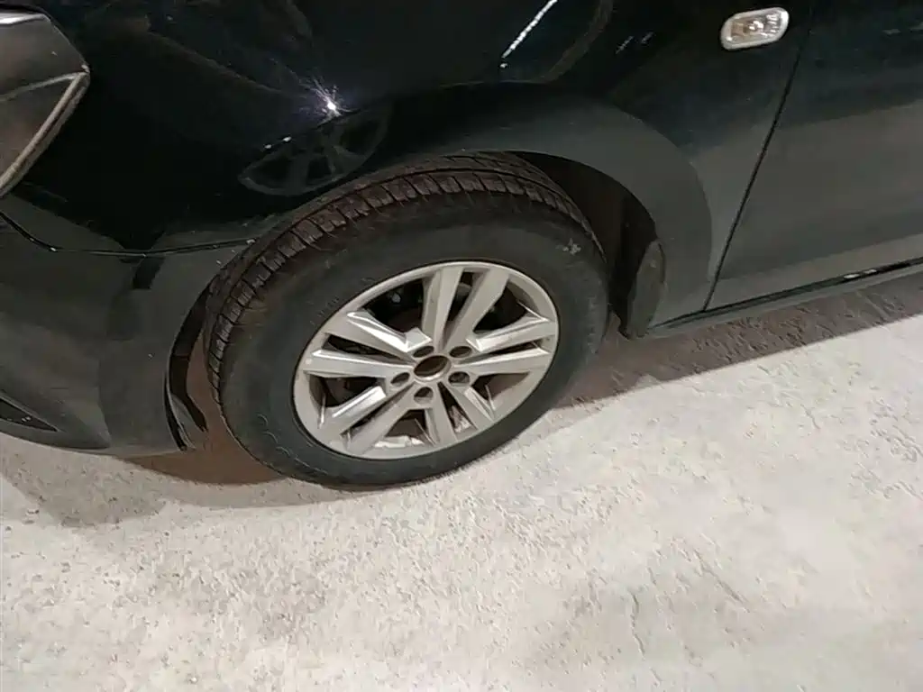 Volkswagen Jetta 2015 1.6L Manual Trend фото 23