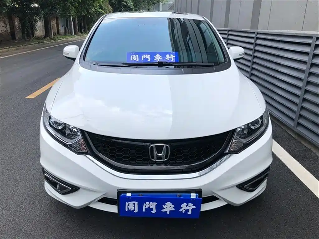 Honda Jade 2014 1.8L Automatic Comfort Elite 5-seater фото 2