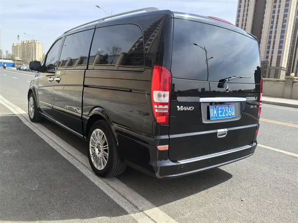 Mercedes-Benz Viano 2013 Model 3.0L Navigation Edition фото 9