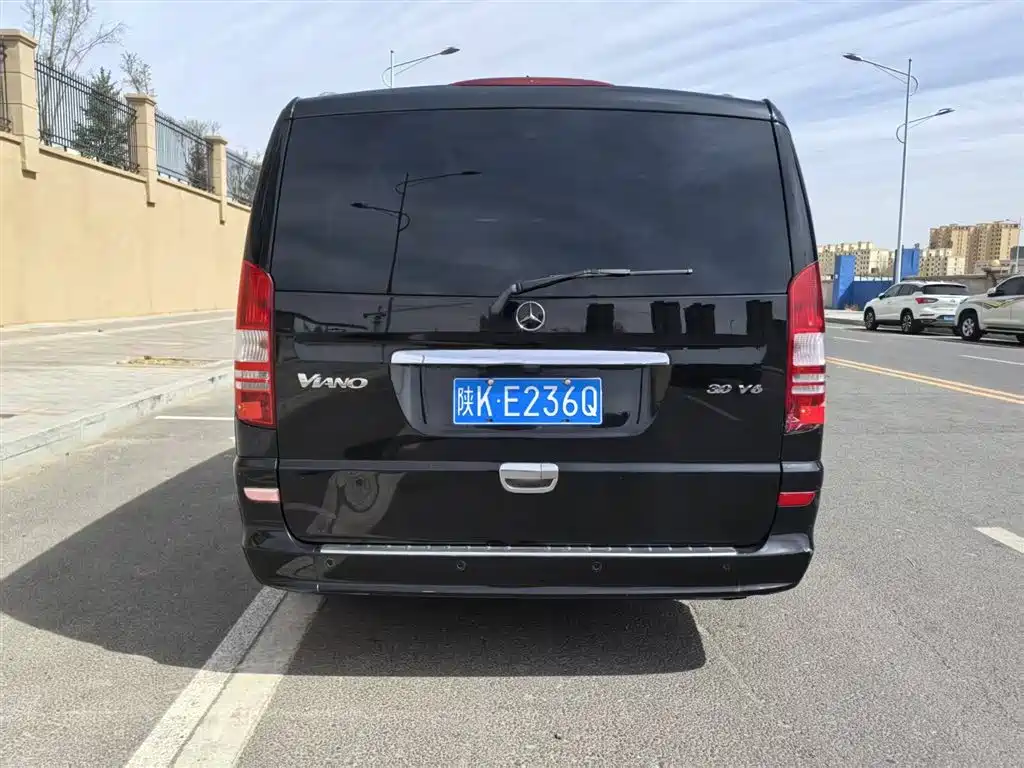 Mercedes-Benz Viano 2013 Model 3.0L Navigation Edition фото 8