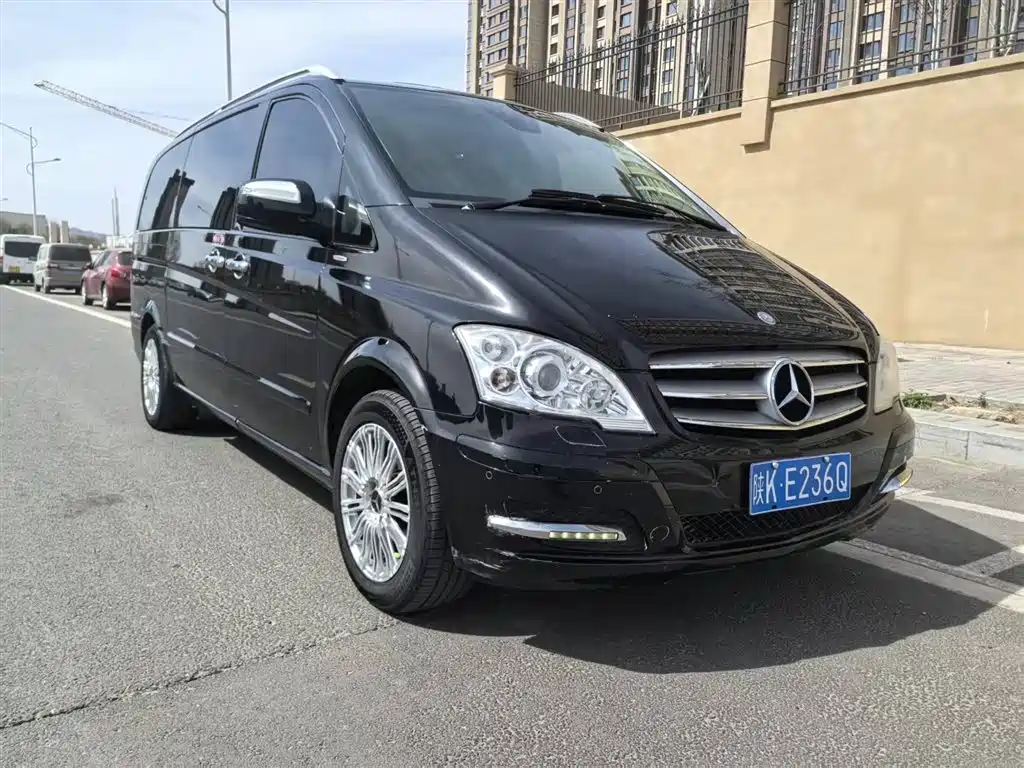 Mercedes-Benz Viano 2013 Model 3.0L Navigation Edition фото 3