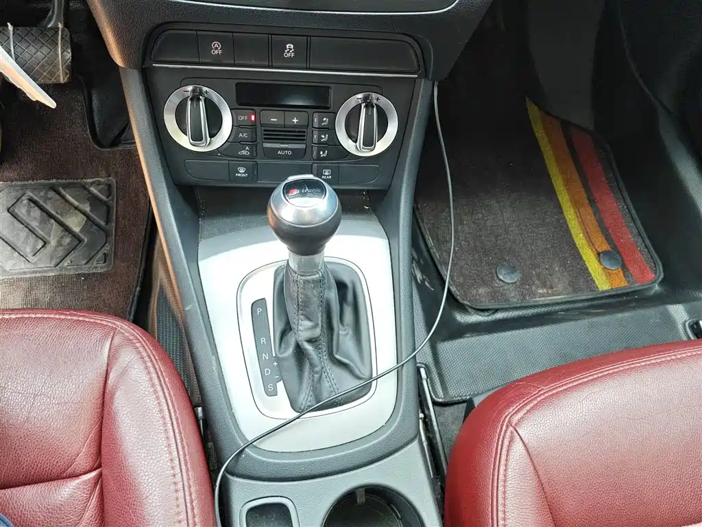 Audi Q3 2015 35 TFSI Millionth Anniversary Intelligent Leader фото 10