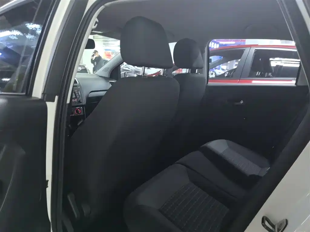 Volkswagen Polo 2014 1.6L Automatic Comfort Edition фото 13