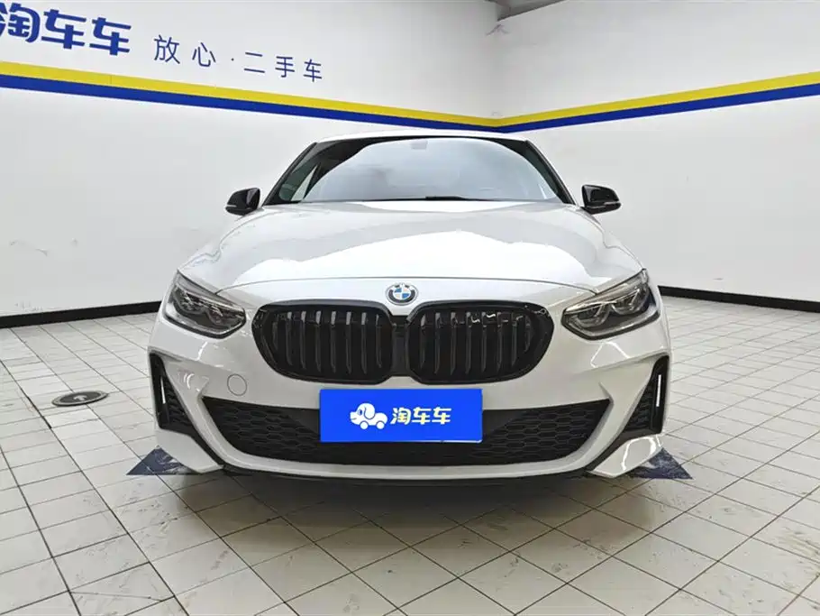 BMW 1 Series 2021 125i M Sport Black Night Edition фото 2