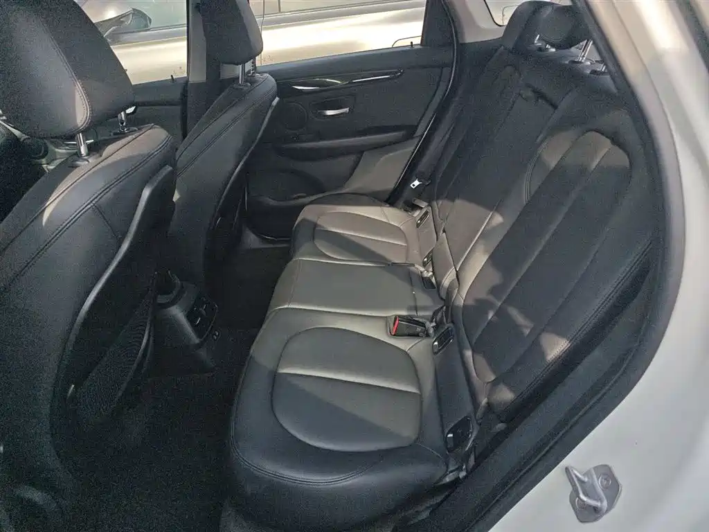 BMW 2 Series Touring 2018 218i M Sport Package фото 17