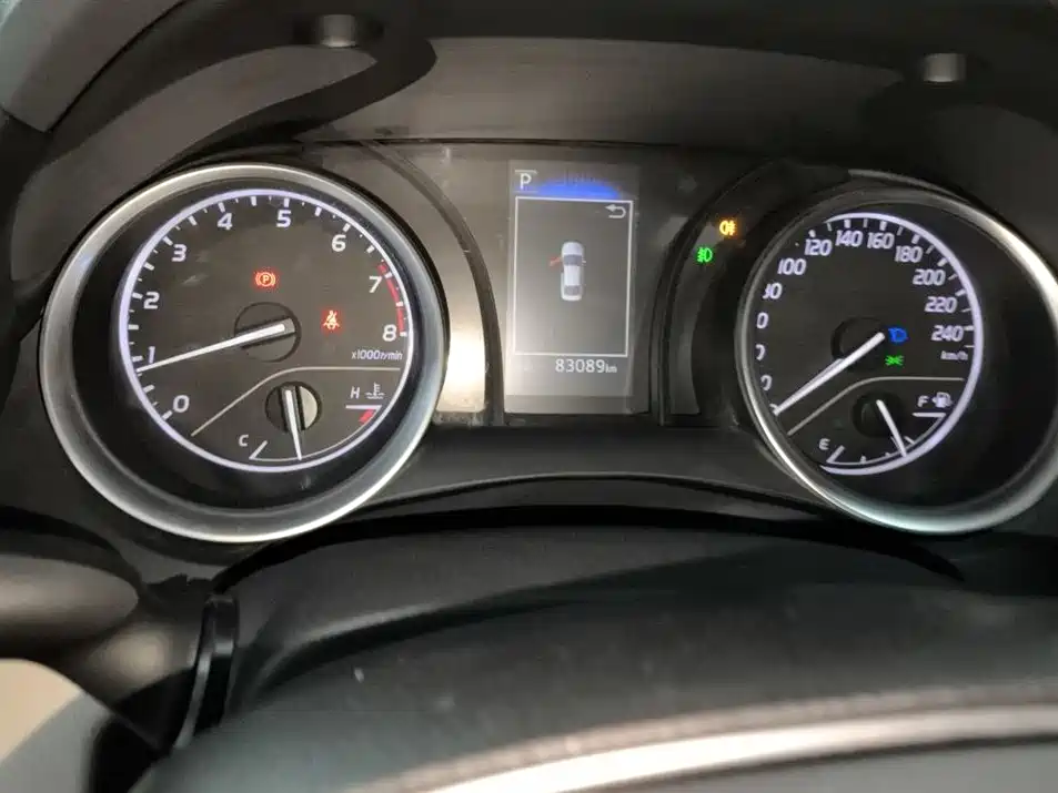 Toyota Camry 2018 2.0E Elite Edition фото 9
