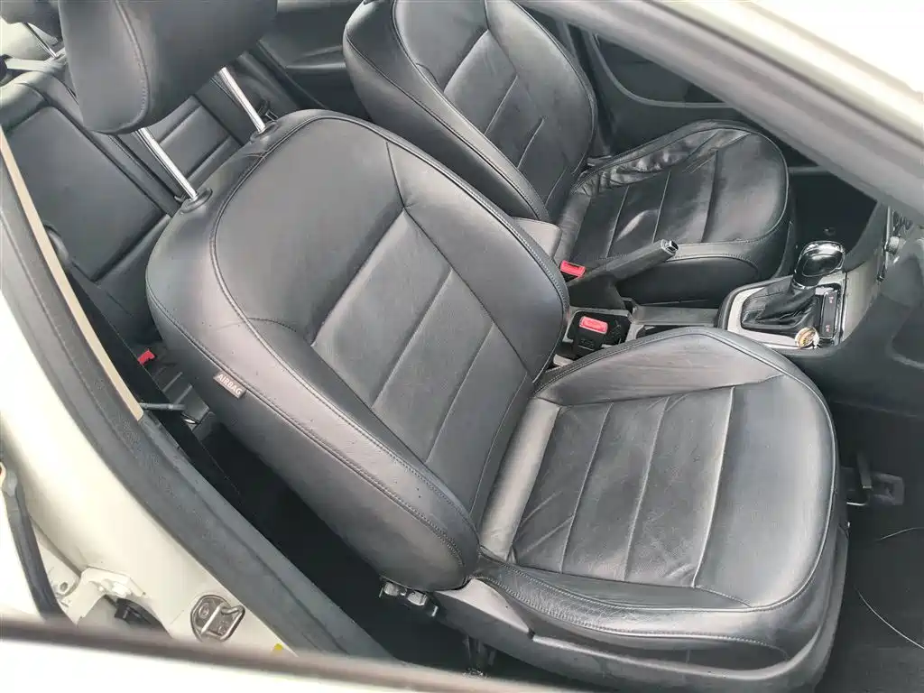 Volkswagen Lavida 2013 Facelift Classic 1.6L Automatic Comfort фото 25