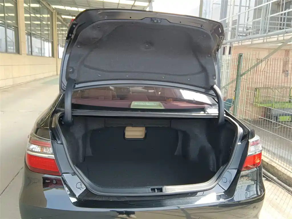 Toyota Camry 2015 2.0G Leading Edition фото 19