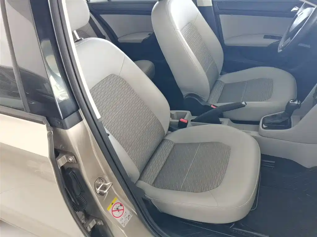 Škoda Rapid 2015 1.6L Automatic Smart Selection фото 25