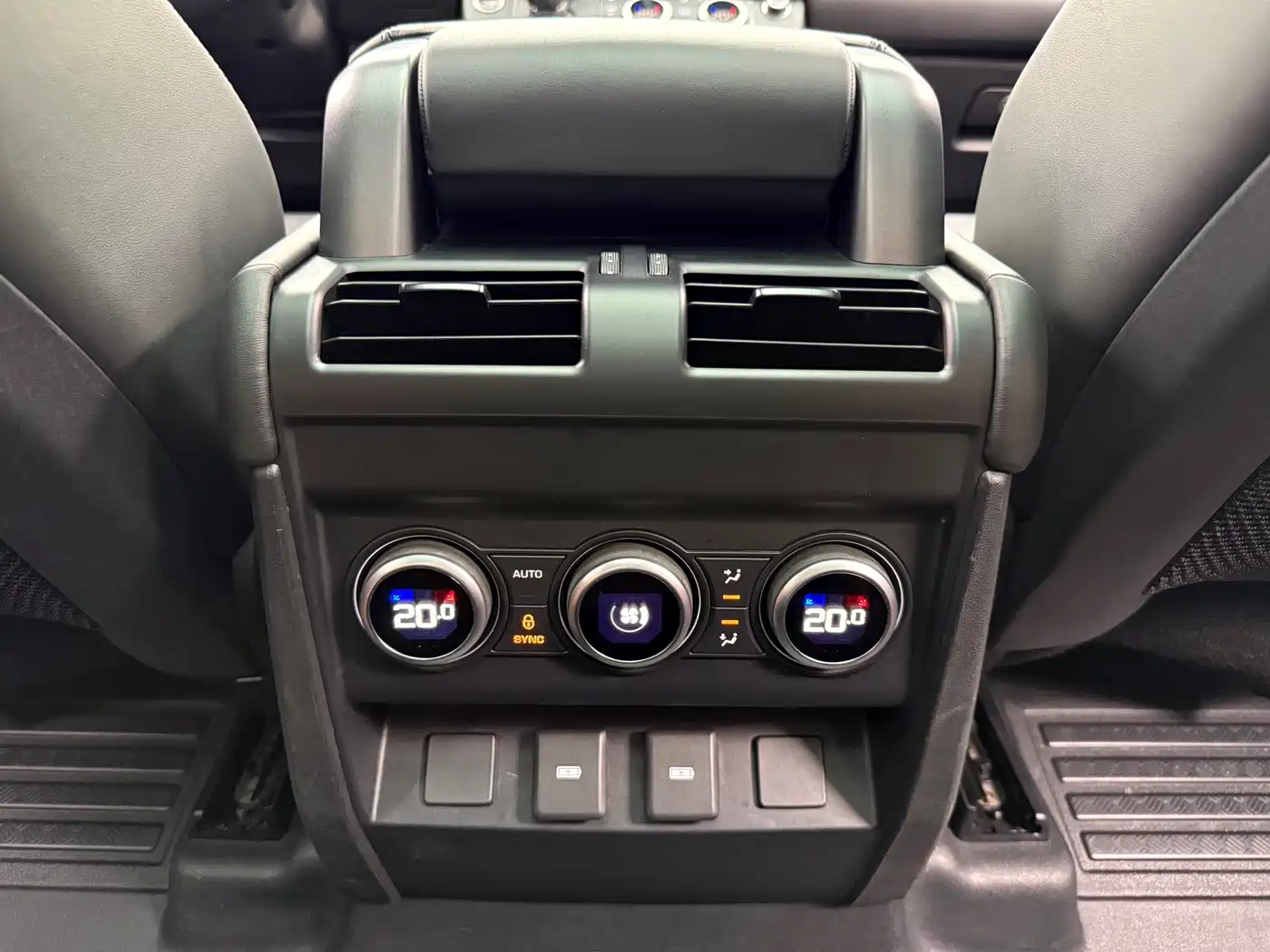 Land Rover Defender 2023 Facelift 110 3.0T P400 X-DYNAMIC HSE фото 12