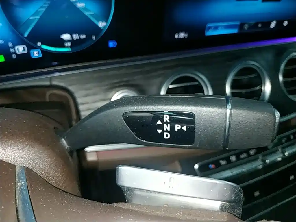 Mercedes-Benz E-Class New Energy 2022 Facelift III E 350 e L Plug-in Hybrid Sedan фото 13