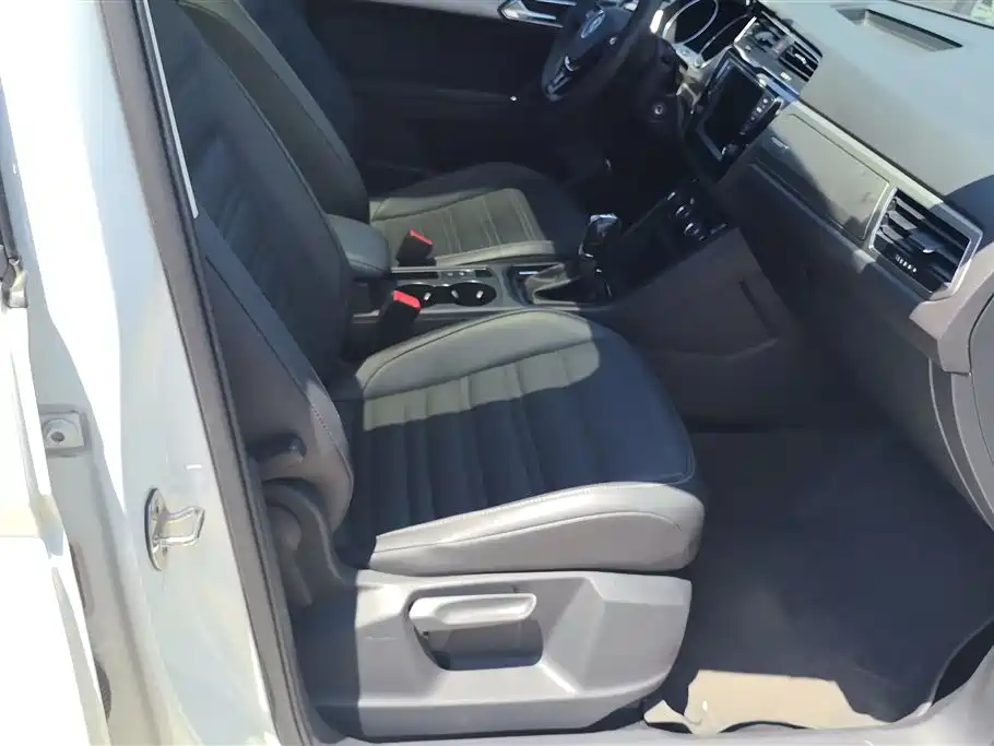Volkswagen Touran 2018 Touran L 280TSI DSG Comfort 7-seater China V фото 8