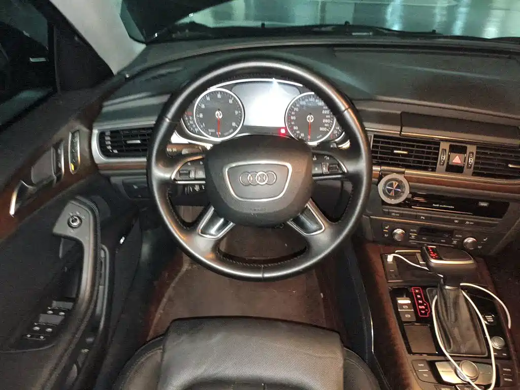 Фото 11 - Audi A6L