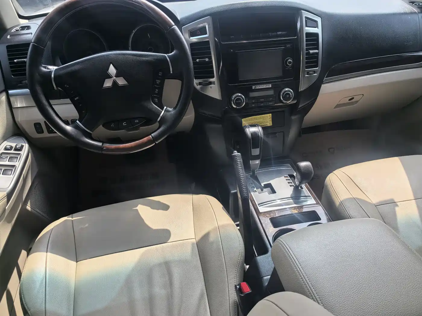 Mitsubishi Pajero (Import) 2018 3.0L Automatic Premium Edition фото 10