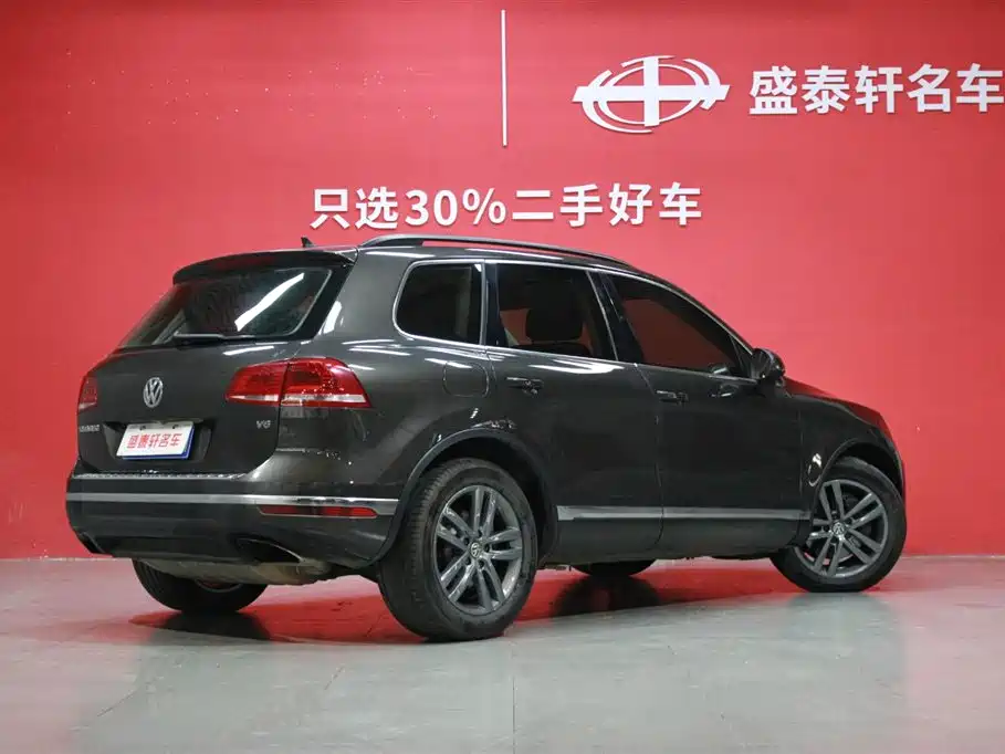 VOLKSWAGEN TOUAREG