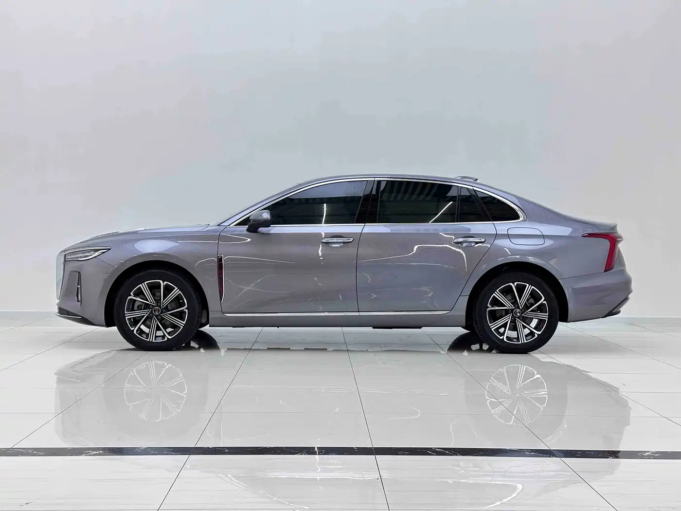 Hongqi H5 PHEV 2025 170 Super Hybrid Edition фото 6