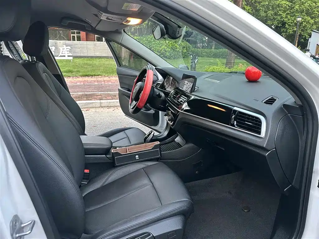 BMW 1 Series 2022 120i M Sport фото 10