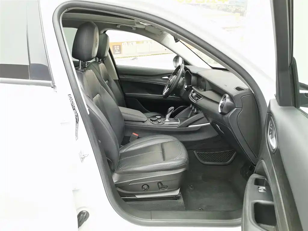 Alfa Romeo Stelvio 2017 2.0T 200HP Elite фото 23