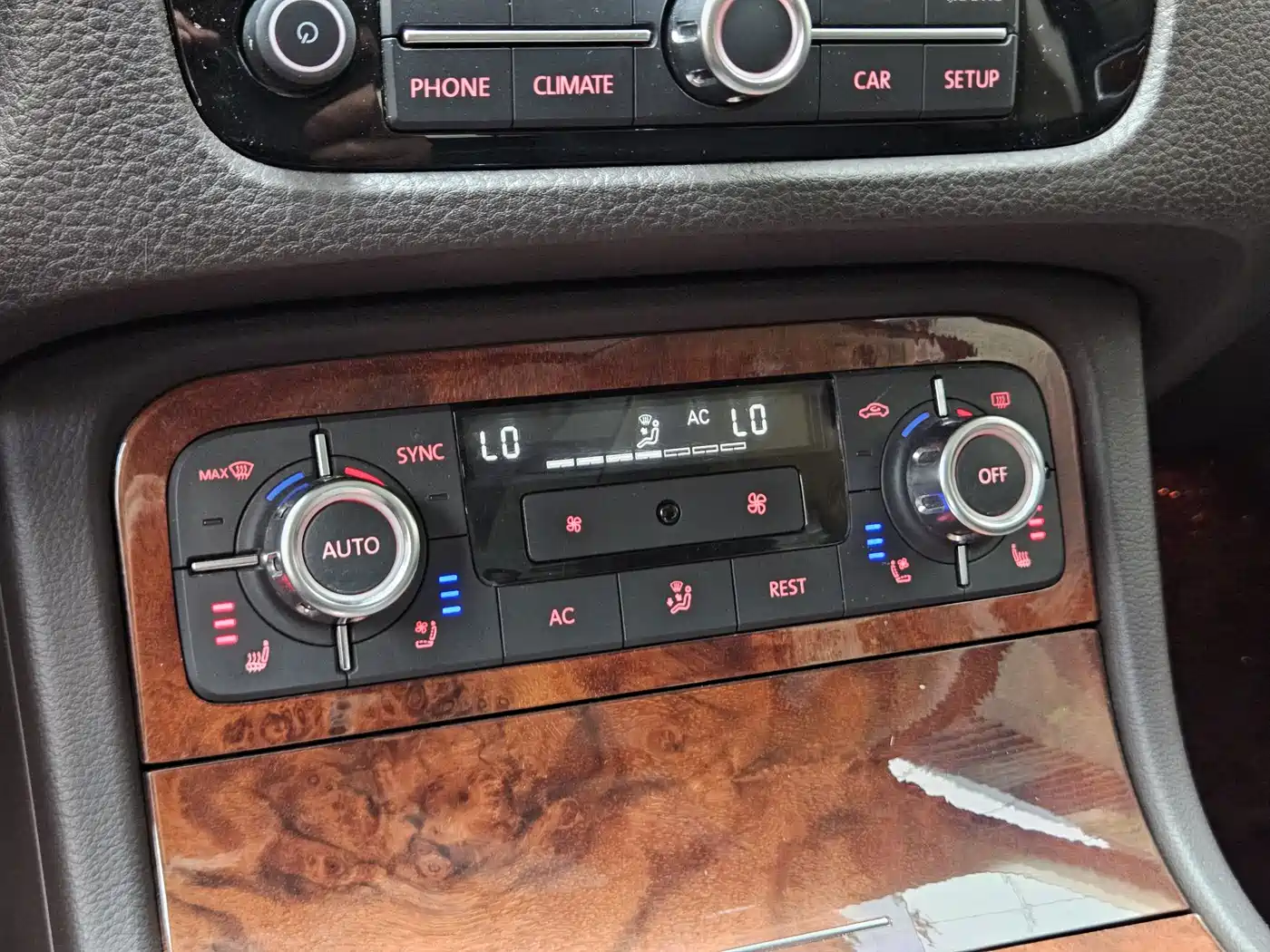 Volkswagen Touareg 2011 3.0TSI Comfort фото 14