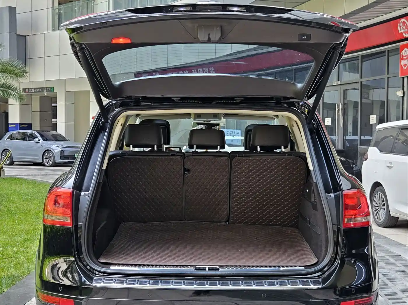 Volkswagen Touareg 2011 3.0TSI Comfort фото 21