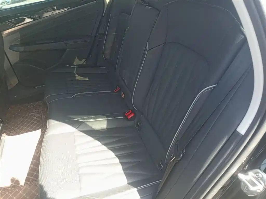 Volkswagen Passat 2023 380TSI Flagship Edition фото 24