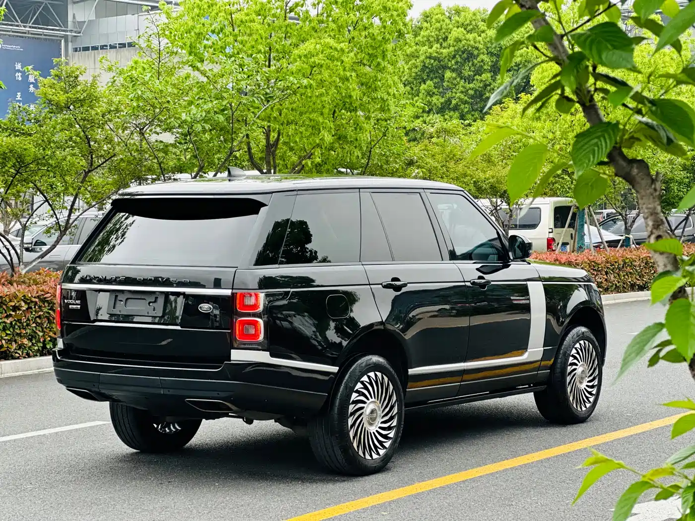 Land Rover Range Rover 2019 3.0 SCV6 Heritage Edition фото 14