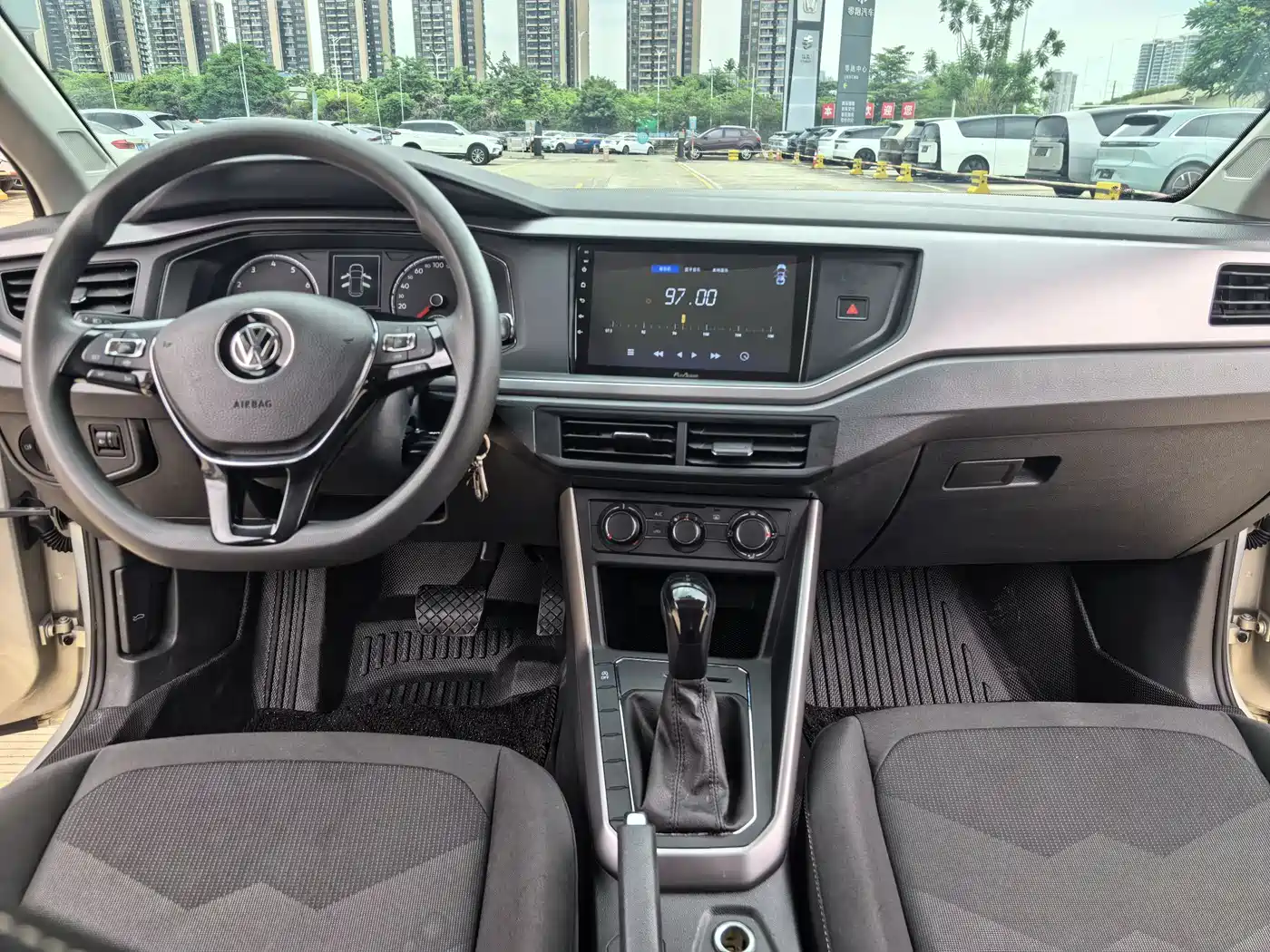 Volkswagen Polo 2019 Plus 1.5L Automatic Panorama Enjoyment Edition фото 11