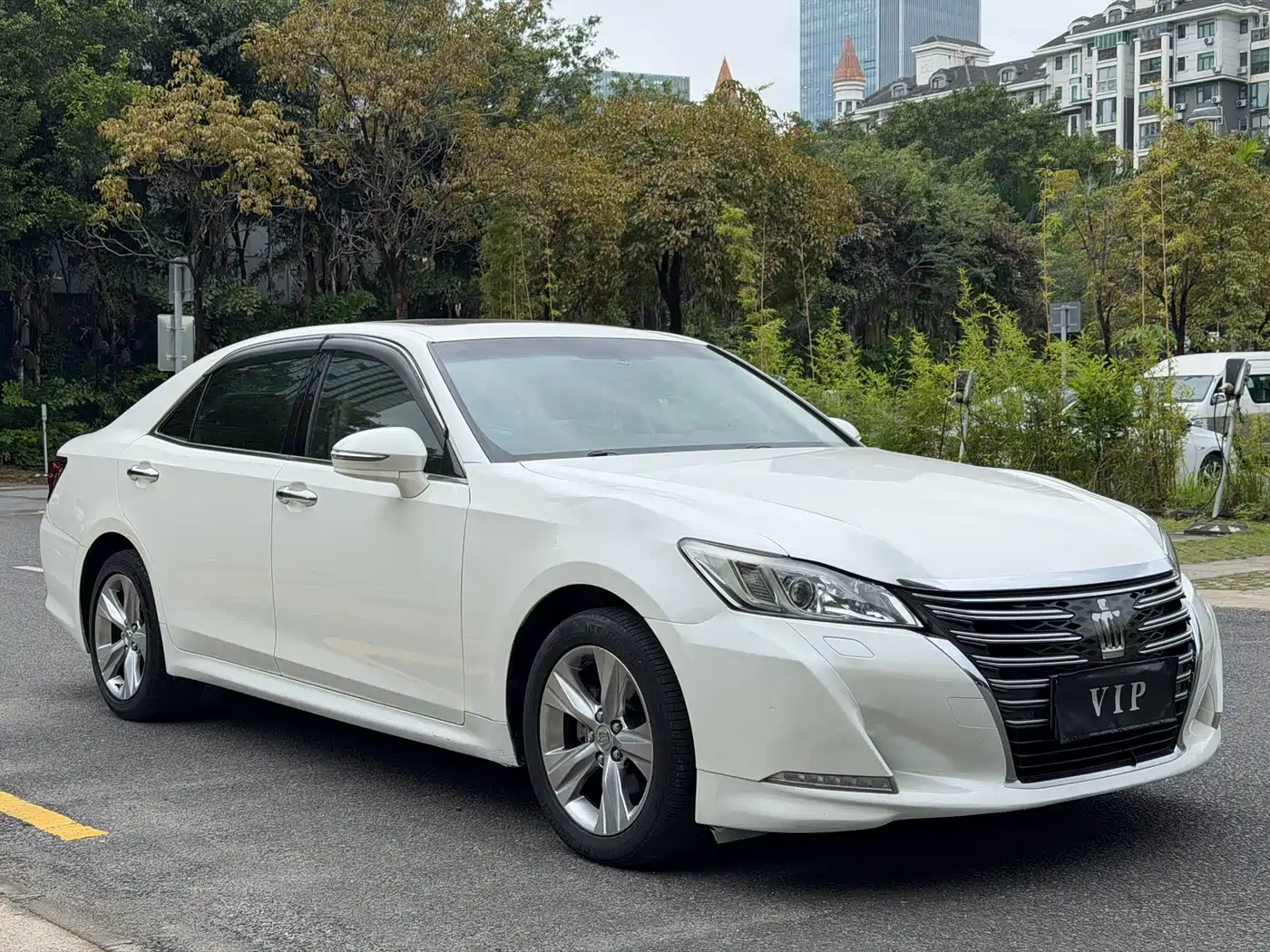 Toyota Crown 2015 2.5L Fashion Limited Edition фото 3