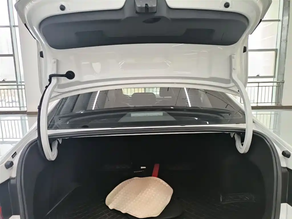 Volkswagen Lavida 2023 1.5L Auto Five Million Edition фото 19