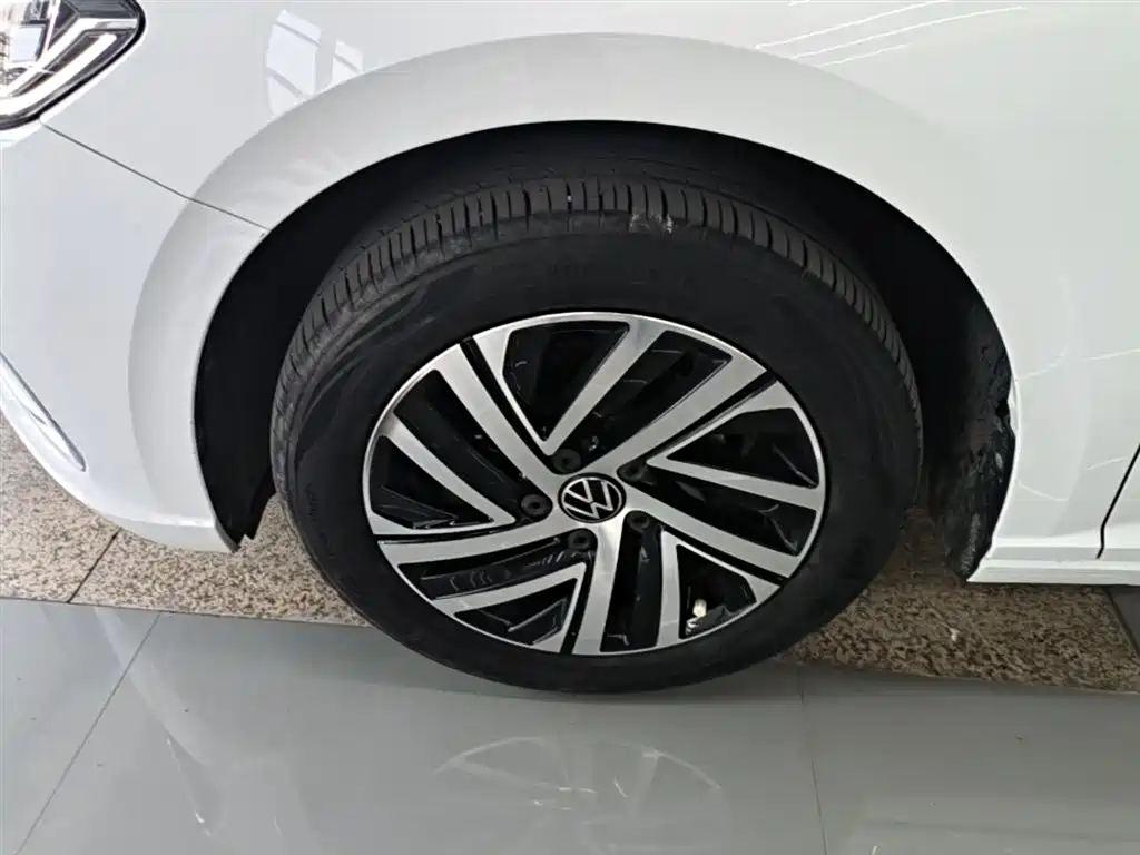 Volkswagen Lavida 2023 1.5L Auto Five Million Edition фото 23