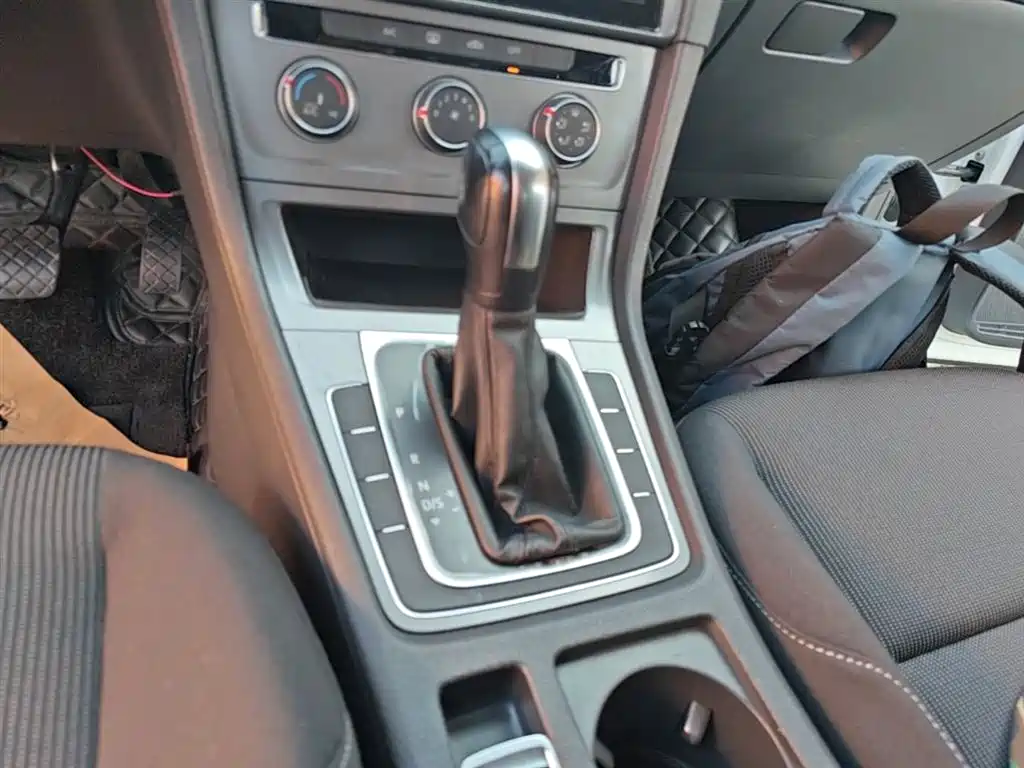 Volkswagen Golf 2016 1.6L Automatic Fashion фото 14