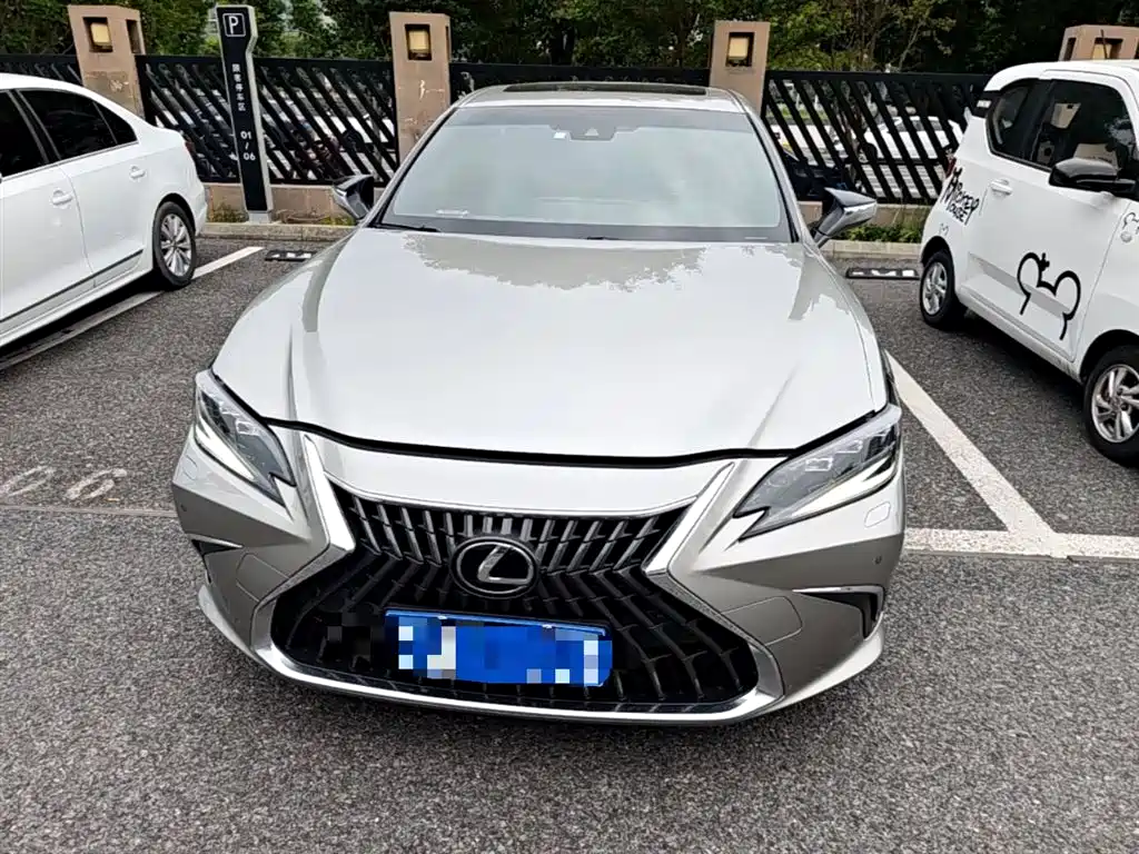 Lexus ES 2022 300h Ultimate Edition фото 5