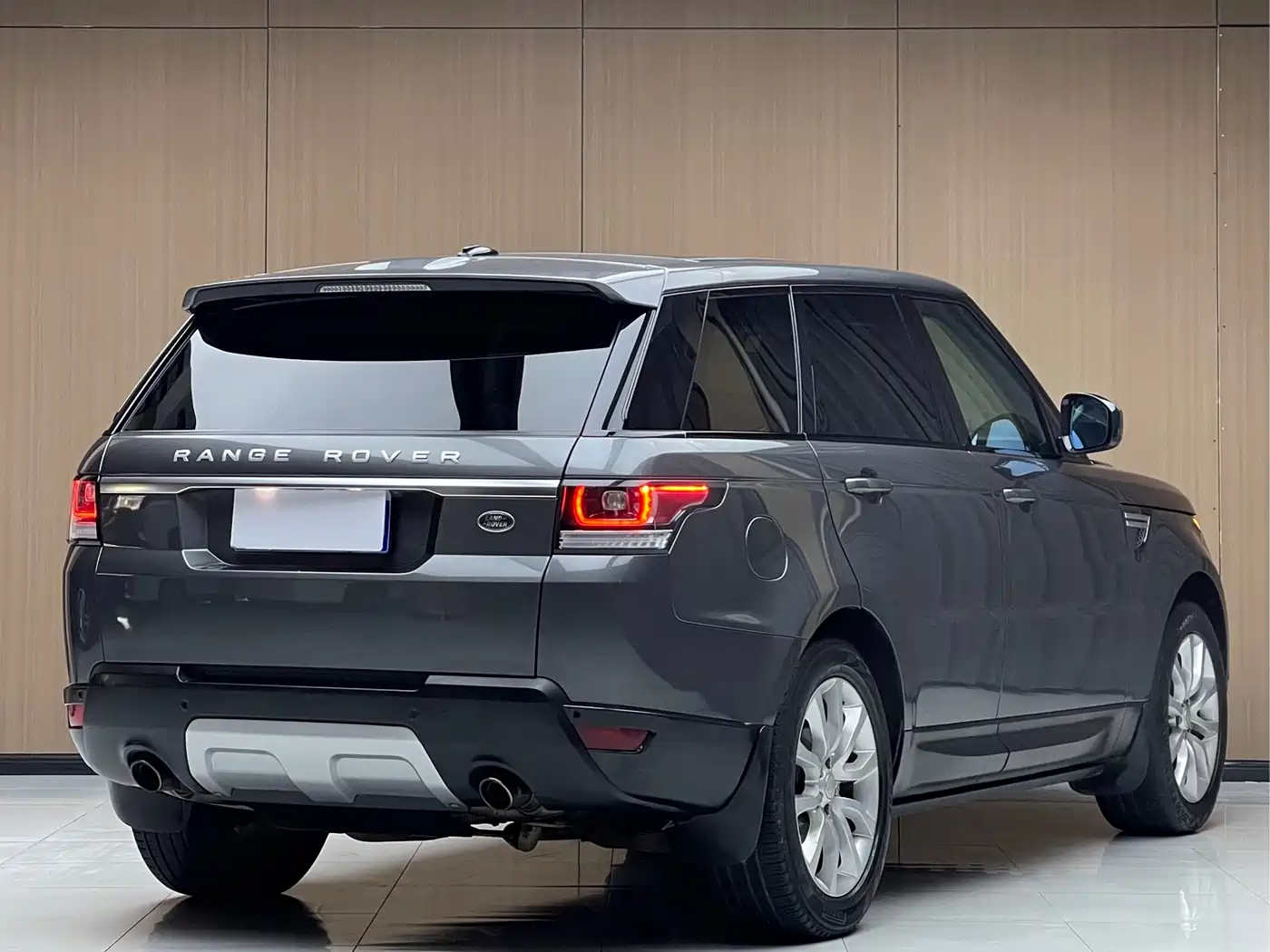 Land Rover Range Rover Sport 2014 3.0 SC V6 HSE фото 3