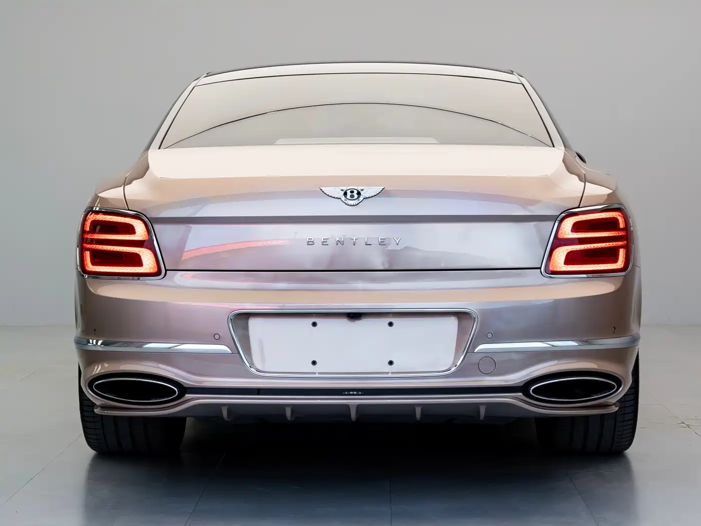 Bentley Flying Spur Plug-in Hybrid 2026 Model 4.0T V8 Mulliner фото 21