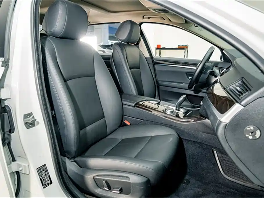 BMW 5 Series 2014 525Li Leading фото 21