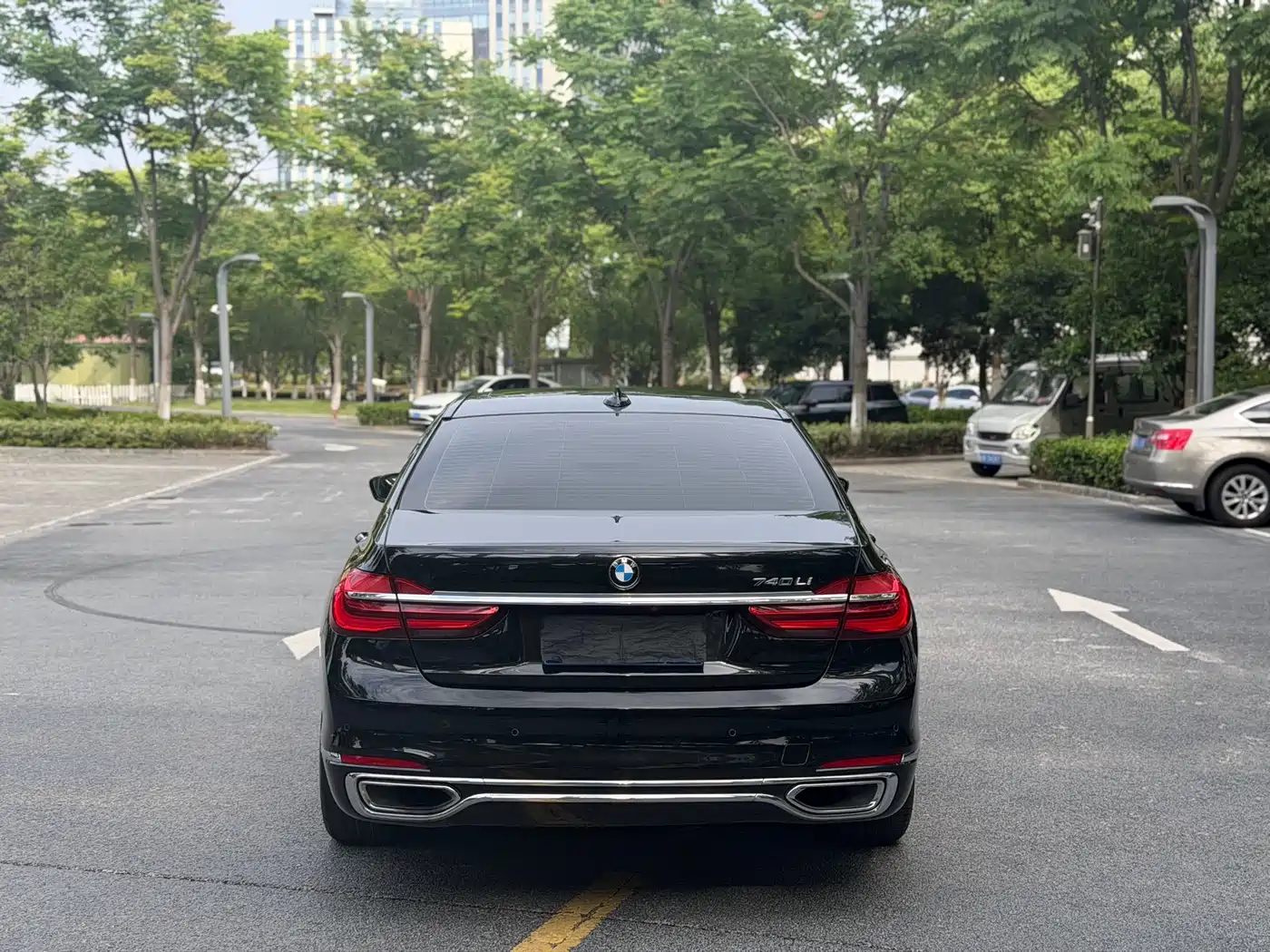 BMW 7 Series 2016 740Li Leading Edition фото 16