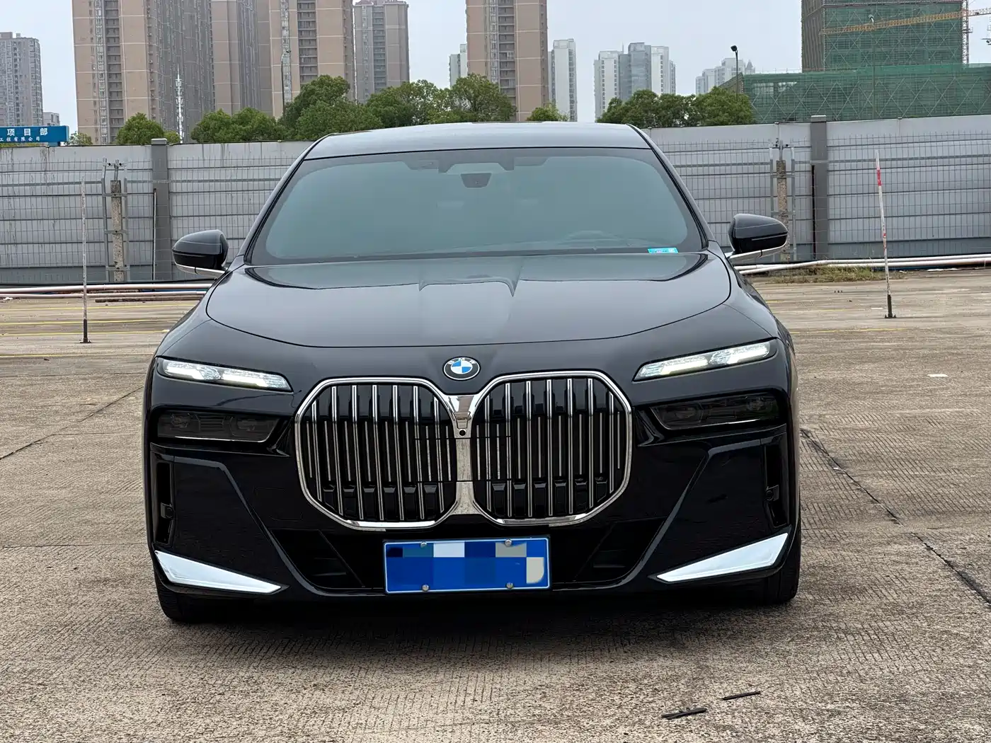 BMW 7 Series 2023 Facelift 740Li Exclusive M Sport Package фото 2