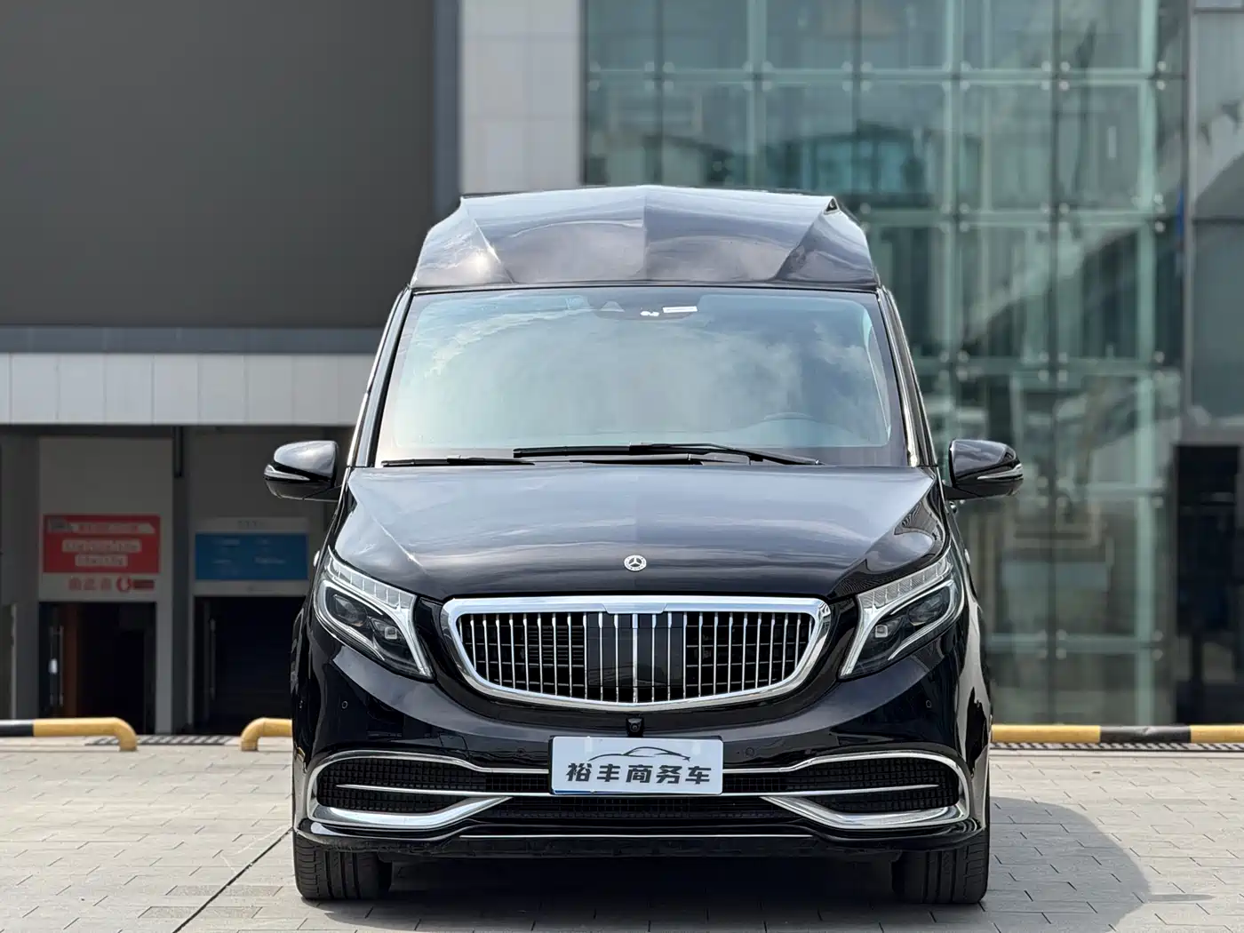 Mercedes-Benz V-Class 2022 V 260 L Long Wheelbase Luxury Edition фото 2