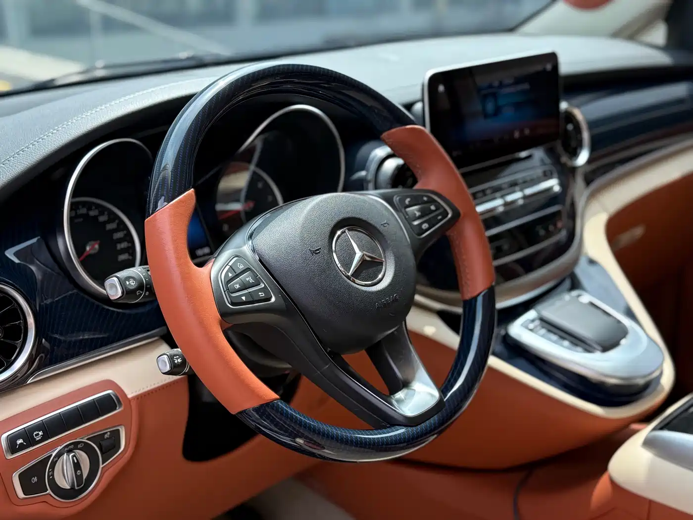 Mercedes-Benz V-Class 2022 V 260 L Long Wheelbase Luxury Edition фото 7