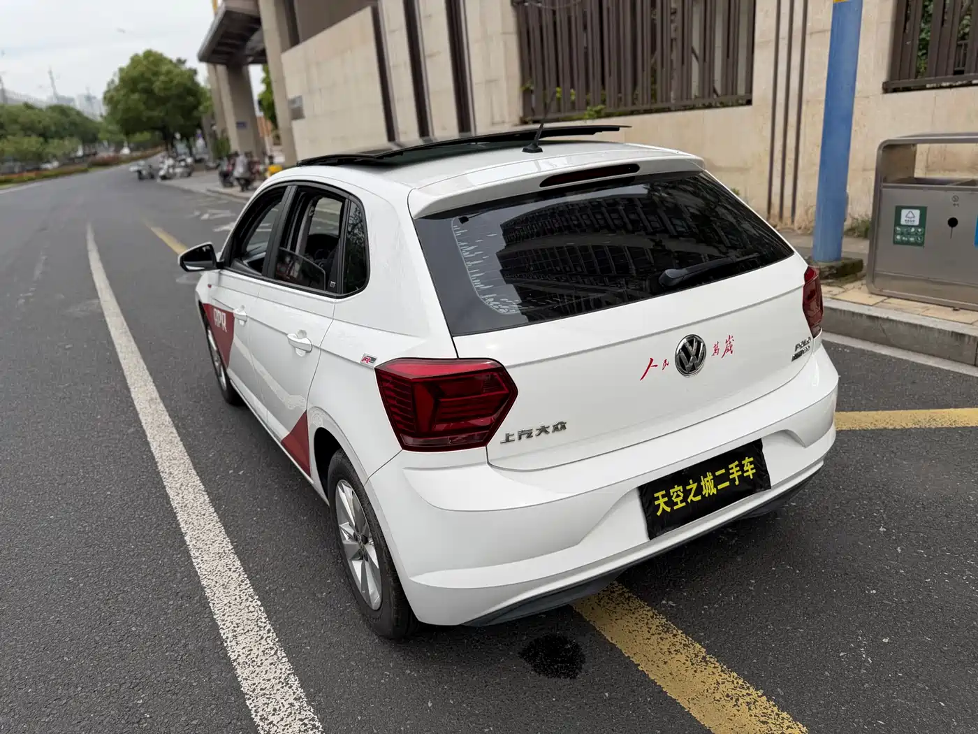 Volkswagen Polo 2019 Plus 1.5L Automatic Panorama Enjoyment Edition фото 24