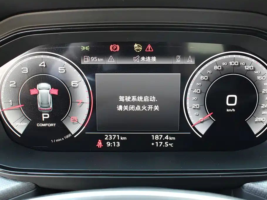 AUDI Q6
