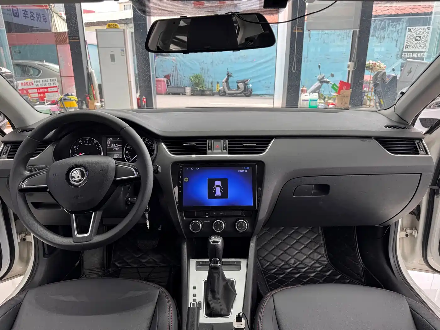 Škoda Octavia 2017 1.6L Automatic Pioneer Edition фото 9