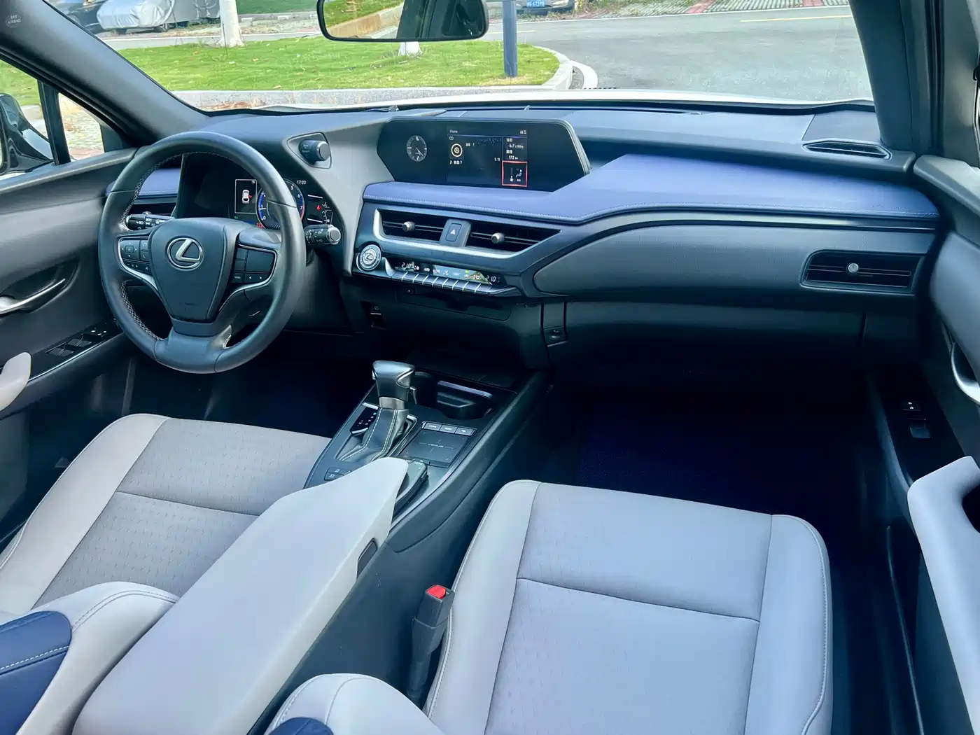 Lexus UX 2020 200 Special Edition фото 13