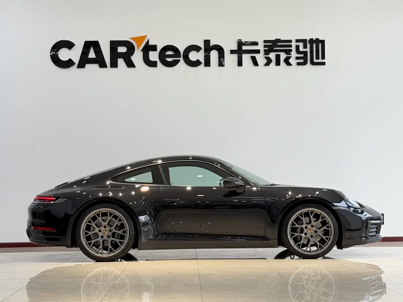 PORSCHE 911