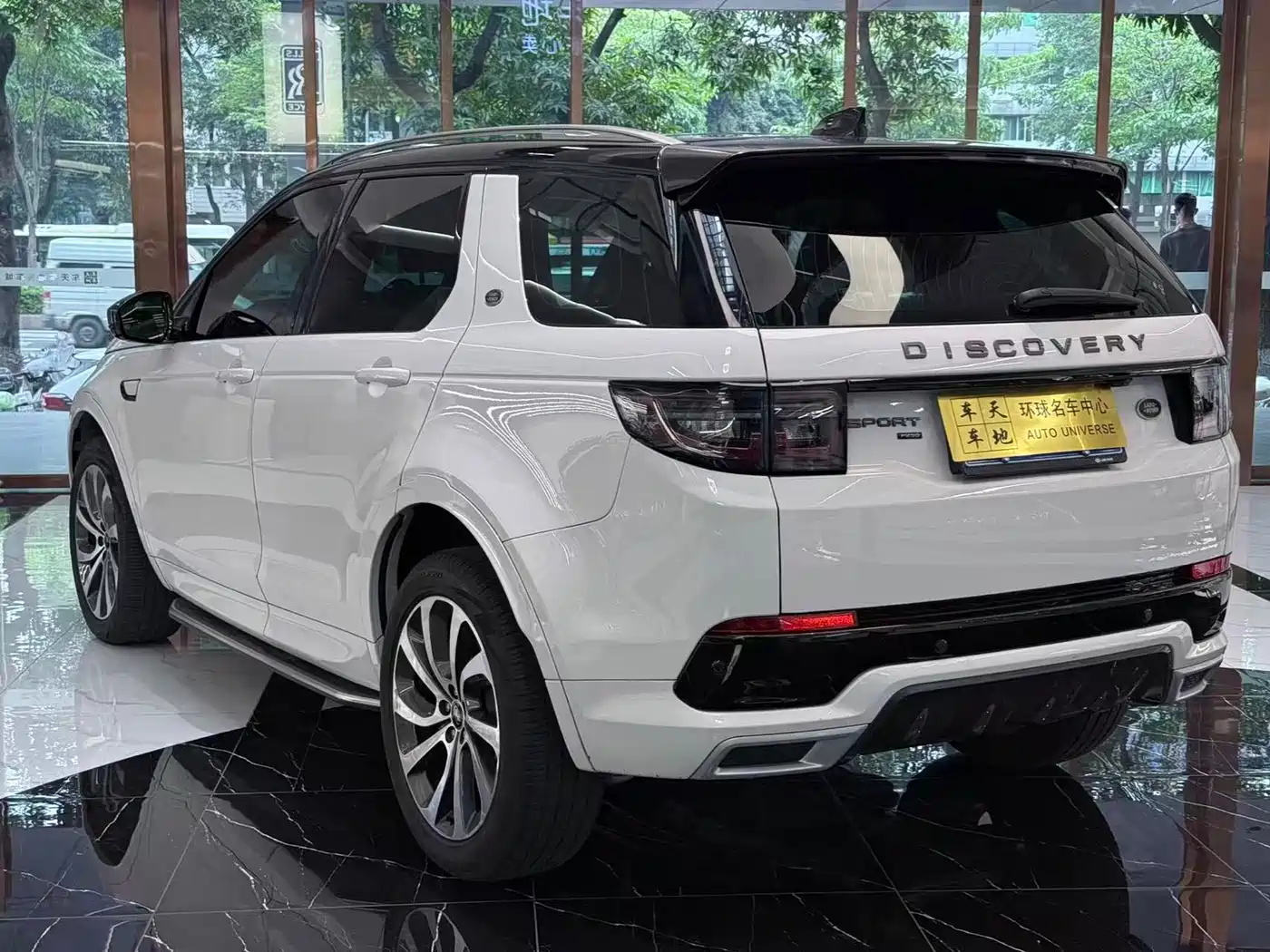 Land Rover Discovery Sport 2023 249PS R-Dynamic S Performance Version фото 7