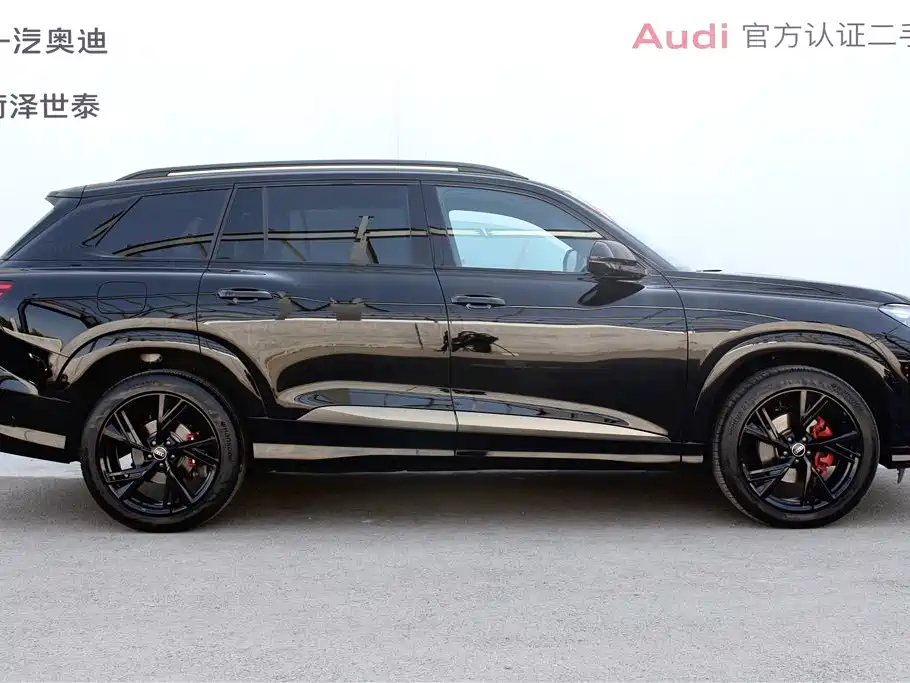 AUDI Q6