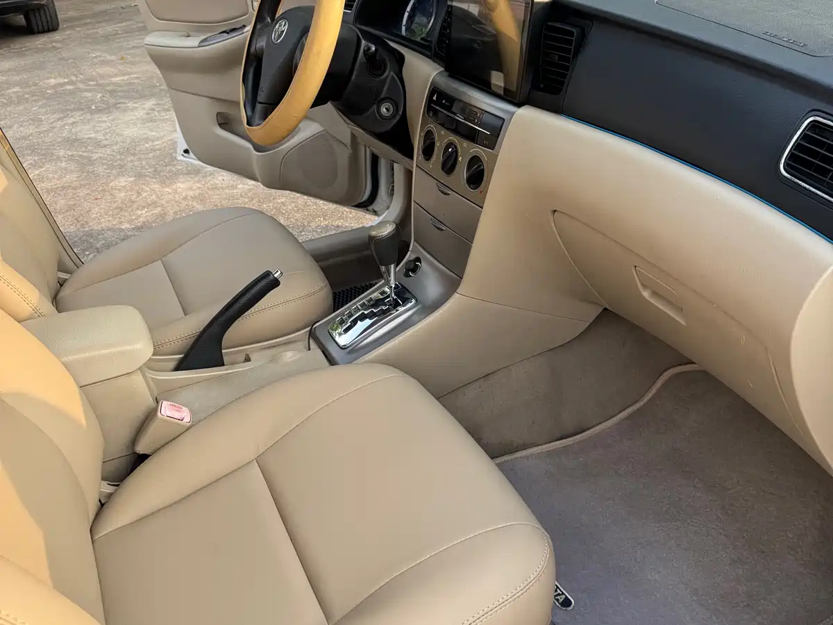 Toyota Corolla 2013 1.6L Automatic Luxury фото 9