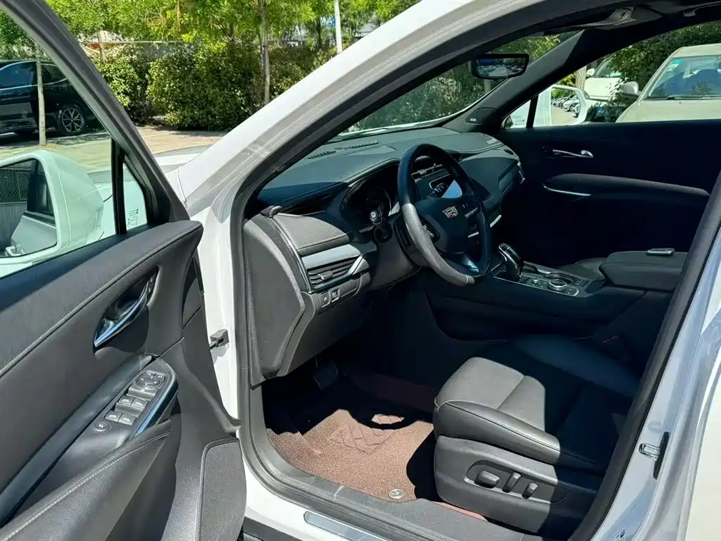 Cadillac XT4 2020 Facelift 28T 2WD Leading фото 8