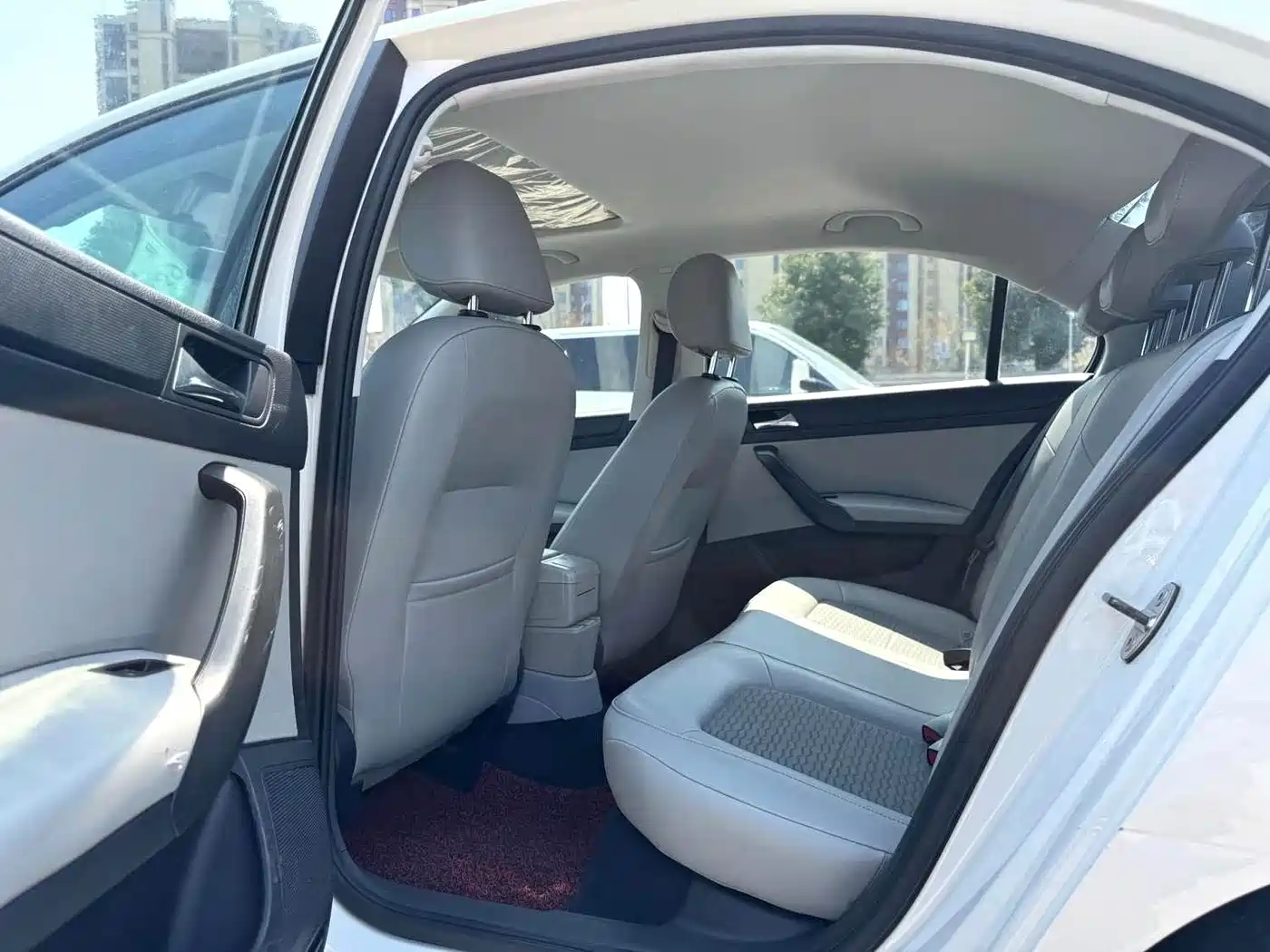 Škoda Rapid 2013 1.6L Automatic Preferred фото 9