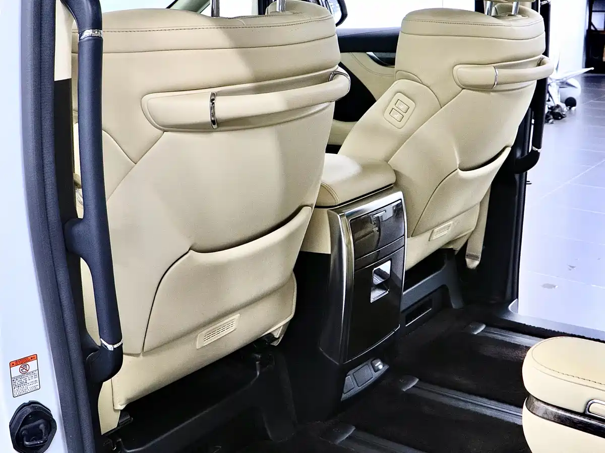 Toyota Vellfire 2020 Twin Engine 2.5L HV Premium Edition фото 12